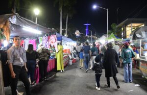 Gran afluencia de ciudadanos en comercios instalados por Festejos del Día de la Virgen