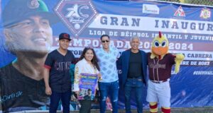 Víctor Castañeda de Tomateros es homenajeado en Culiacán AC