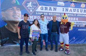Víctor Castañeda de Tomateros es homenajeado en Culiacán AC