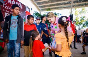 Continúa DIF Sinaloa regalando sonrisas a través de las Caravanas Navideñas