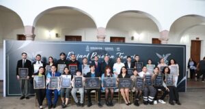 Lo que hacemos como jóvenes define a los adultos que seremos: Inzunza Cázarez al entregar el Premio Estatal de la Juventud