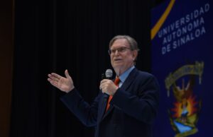 Especialistas e investigadores destacan que la Nueva Universidad brinde disertaciones con figuras de talla internacional como George Smoot