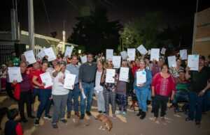 Entregan títulos de propiedad a 50 familias en Loma de Rodriguera