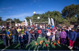 Entregan cancha y viviendas en Tepuche