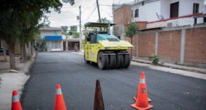 Obras de pavimentación, reencarpetado y mantenimiento de calles benefician sectores diversos