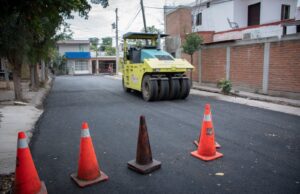 Obras de pavimentación, reencarpetado y mantenimiento de calles benefician sectores diversos