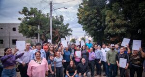 Entregan 83 escrituras a habitantes del Campo El Diez