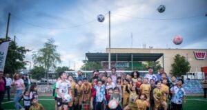 Ayuntamiento entrega cancha de futbol en Barrancos e inicia construcción de una más en Alturas del Sur