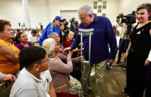 Entrega la Beneficencia Pública en Sinaloa 19 ambulancias y 900 apoyos funcionales