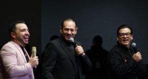 Teo González llena de risas Culiacán en sus 40 años de trayectoria