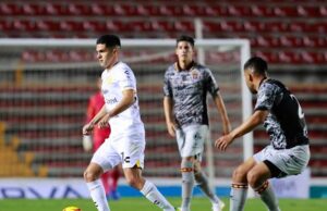 Dorados pierde ante Leones Negros
