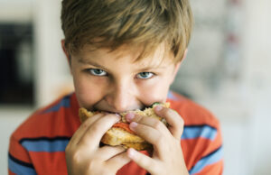 ¿Cómo prevenir la obesidad en los niños?