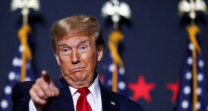 Virtual candidatura de Donald Trump pone en entredicho la democracia de Estados Unidos, advierte especialista