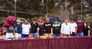 Tomateros entrega trofeo al campeón del Nacional Solo 11