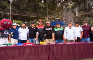 Tomateros entrega trofeo al campeón del Nacional Solo 11