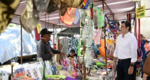 Alcalde de Culiacán supervisa seguridad y servicios públicos en el tianguis Los Huizaches