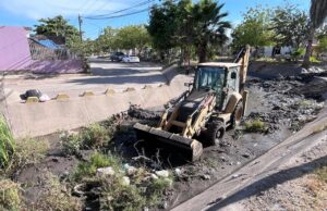 Limpieza y desazolve de arroyos y canales de la ciudad registra avance del 60 por ciento