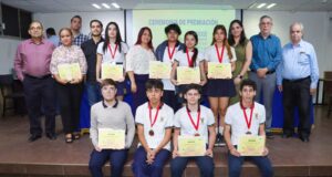Premian a ganadores del XXXIII Concurso Nacional de Aparatos y Experimentos de Física