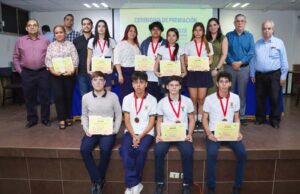 Premian a ganadores del XXXIII Concurso Nacional de Aparatos y Experimentos de Física