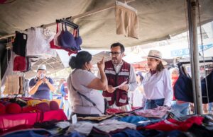 Juan de Dios Gámez compromete pavimentar la calle principal del tianguis Felipe Ángeles