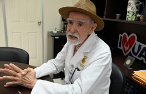 El doctor Guillermo Moraila Moya, un ejemplo de los docentes de alta calidad que tiene la UAS