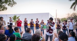 Gámez Mendivil promete pavimentación de calles en la colonia Heraclio Bernal