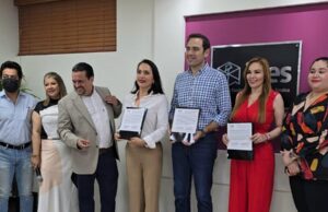 Reciben Paola Gárate, Bernardino Antelo, Irma Moreno y Gómer Monárrez constancia como diputados locales.