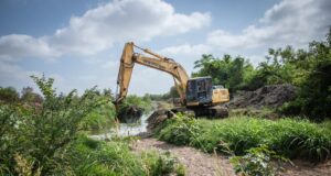 Supervisan limpieza en arroyos y canales de la ciudad