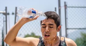 ¡Cuidado con el calor! Si realizas cualquier actividad física toma medidas preventivas y mantente hidratado con mucha agua