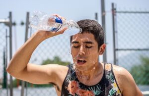 ¡Cuidado con el calor! Si realizas cualquier actividad física toma medidas preventivas y mantente hidratado con mucha agua