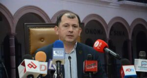 El Gobernador debería estar inaugurando aulas, techumbres, canchas y gimnasios en la UAS; es el llamado aparejado a la resolución del conflicto: Robespierre Lizárraga