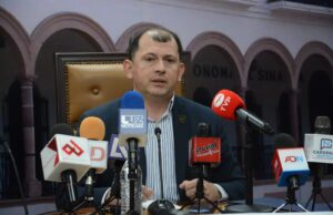 El Gobernador debería estar inaugurando aulas, techumbres, canchas y gimnasios en la UAS; es el llamado aparejado a la resolución del conflicto: Robespierre Lizárraga