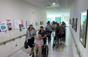 Entrega el Sistema DIF Sistema apoyos funcionales a usuarios del CREE