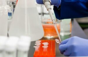 Reportan cura de paciente con VIH tras recibir trasplante de células madre