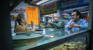 Reiteran Rubén Rocha y Juan de Dios Gámez apoyo a locatarios del Mercado Garmendia