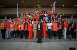 Se ilumina de naranja el Palacio de Gobierno de Sinaloa