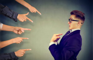 Pedro la hace y Juan la paga