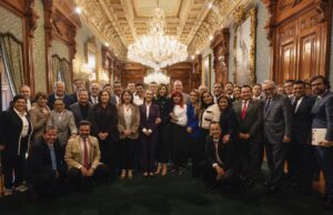 Rocha acude a reunión con la presidenta Claudia Sheinbaum para ver avances del IMSS Bienestar en Sinaloa