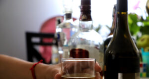 A prevenir adicciones, ante posible aumento de consumo de bebidas alcohólicas en diciembre