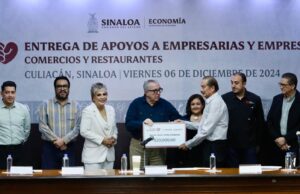 Entrega el gobernador Rocha apoyos directos a comerciantes de Culiacán