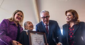 Recibe la actriz sinaloense Martha Salazar el premio “Agustina Ramírez”