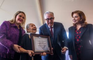 Recibe la actriz sinaloense Martha Salazar el premio “Agustina Ramírez”