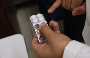 Preste atención a alertas que emiten sobre medicamentos falsos; pueden poner en riesgo su salud