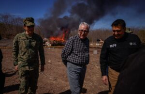 Incineran estupefacientes y destruyen objetos del delito decomisados por FGR