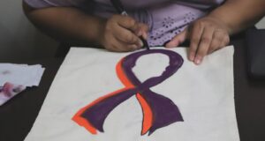 Centro de Justicia para las Mujeres (CJM) imparte el taller: Pinta tu Tote bag