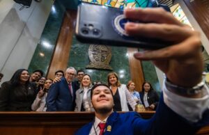 “En ustedes descansa el presente y futuro de nuestra democracia”, expresa el gobernador Rocha al instalar el Parlamento Juvenil