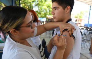 De manera simultánea en las cuatro unidades regionales, la UAS inicia la jornada de vacunación a estudiantes de 13 a 16 años