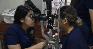Aumento de conjuntivitis estacional; especialistas alertan sobre el impacto en niños y adolescentes