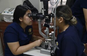 Aumento de conjuntivitis estacional; especialistas alertan sobre el impacto en niños y adolescentes