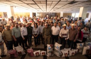 Con una inversión de 35 mdp, gobernador Rocha entrega semilla a productores de temporal y ganaderos